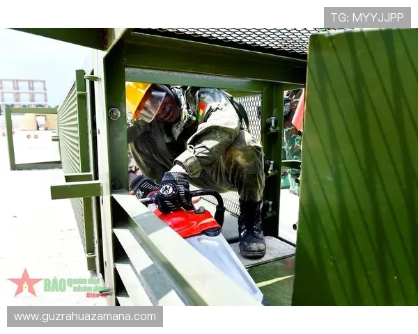 国际伐木工锦标赛激烈比拼 爬树半分钟摔下5秒钟挑战极限